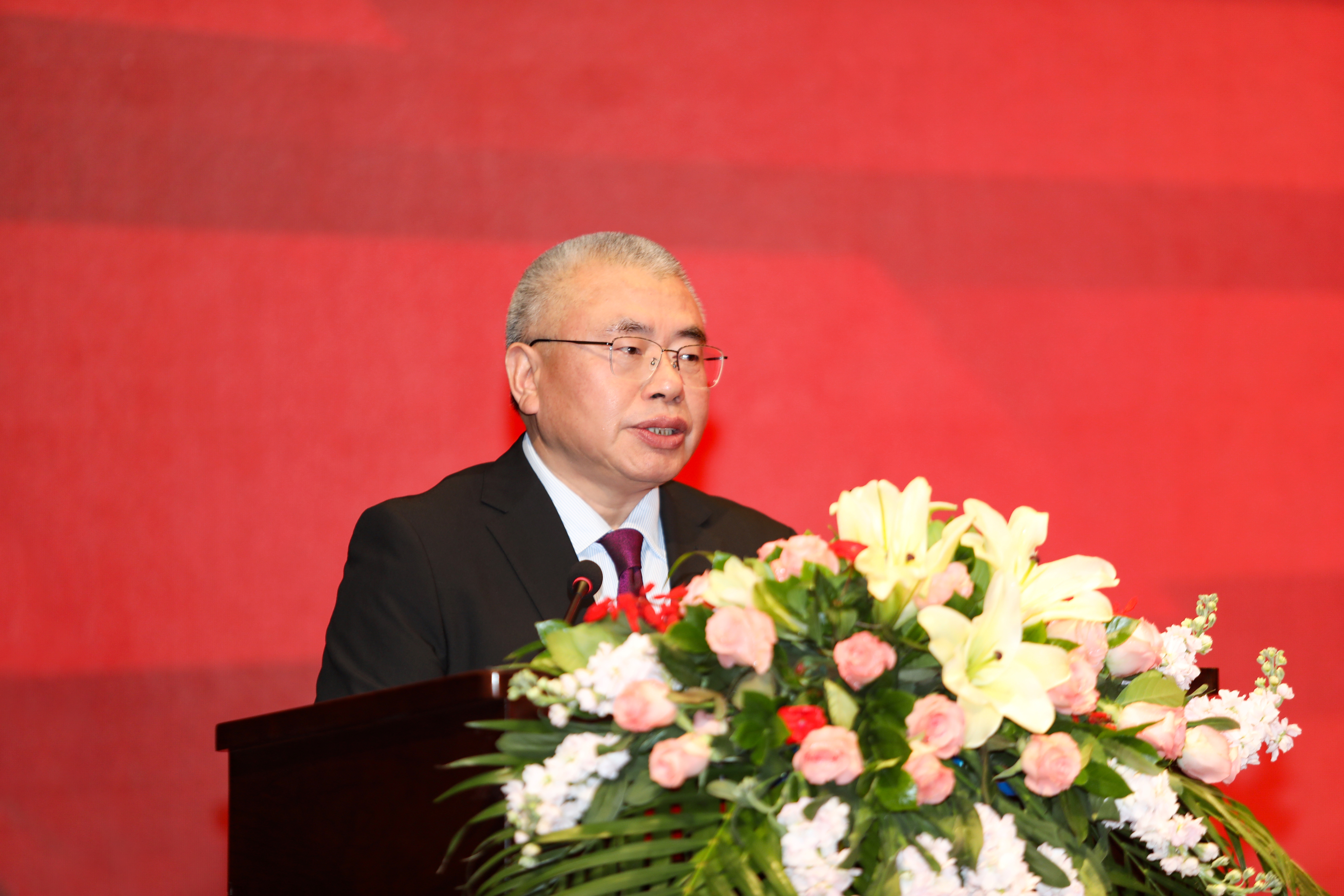1.集團(tuán)公司黨委書記、董事長(zhǎng)、總經(jīng)理?xiàng)畎矅?guó)作大會(huì)致辭.JPG